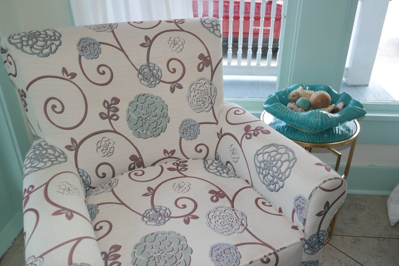 Guest room detail at Heron House Court